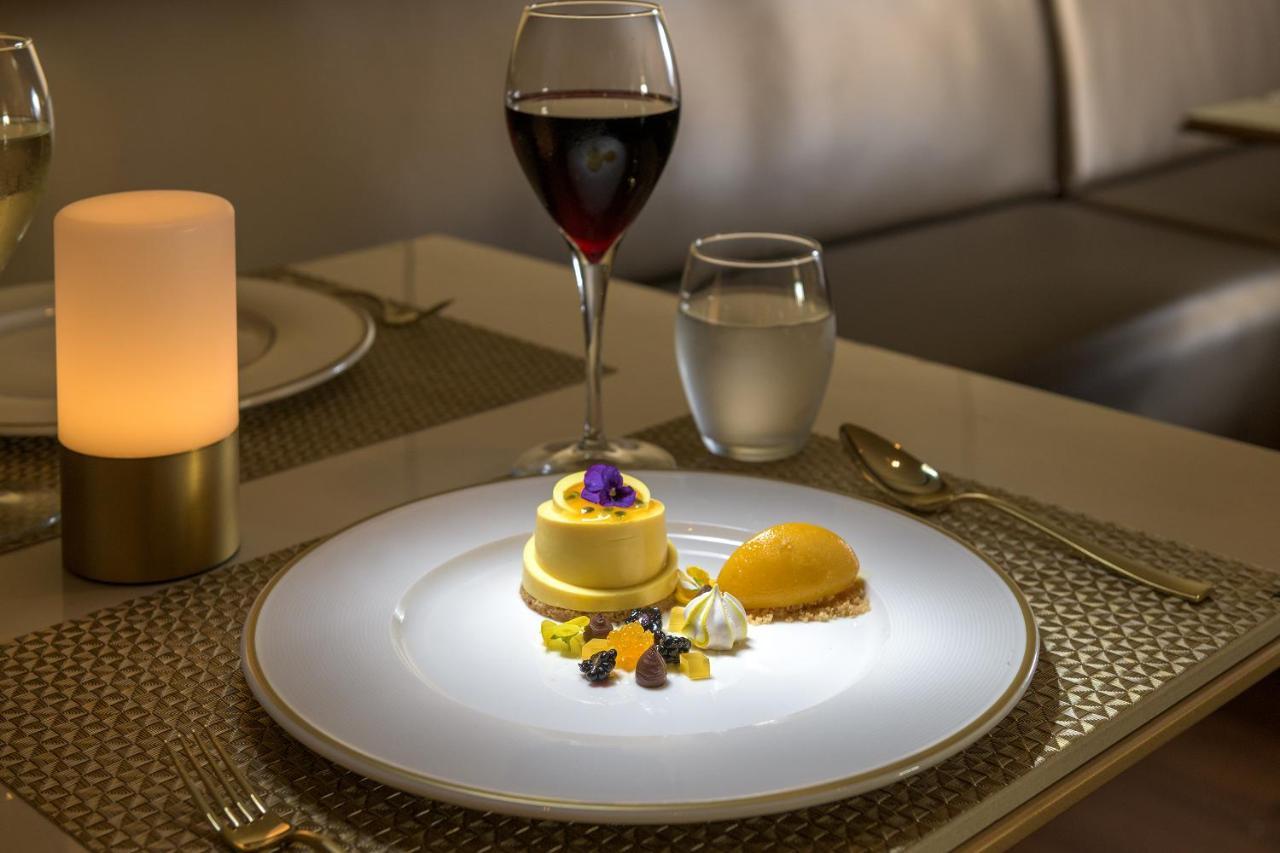 ホテル Amarande (Adults Only) アヤナパ エクステリア 写真 A dessert served in a First Class seat on a British Airways flight