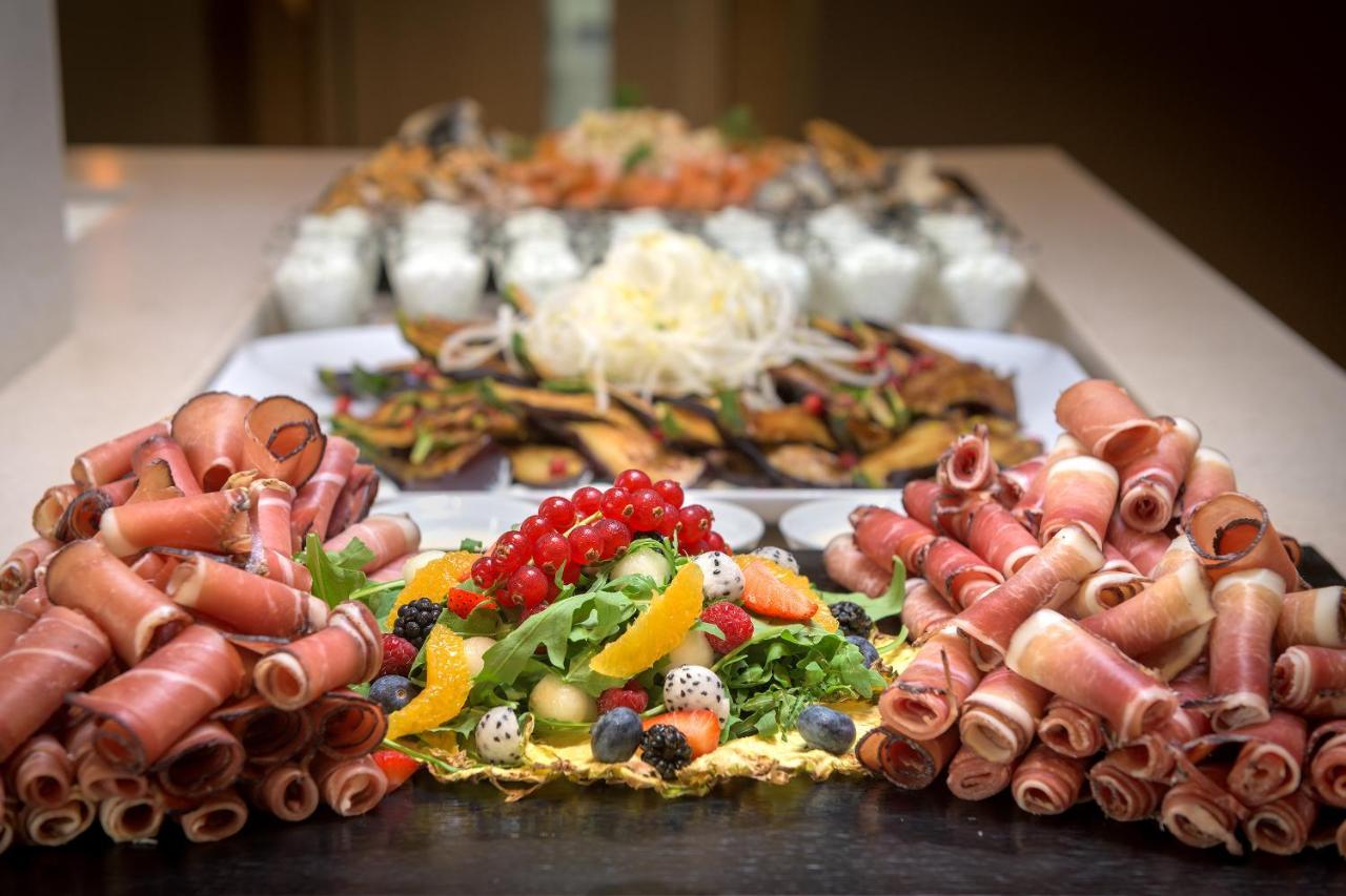 ホテル Amarande (Adults Only) アヤナパ エクステリア 写真 A buffet