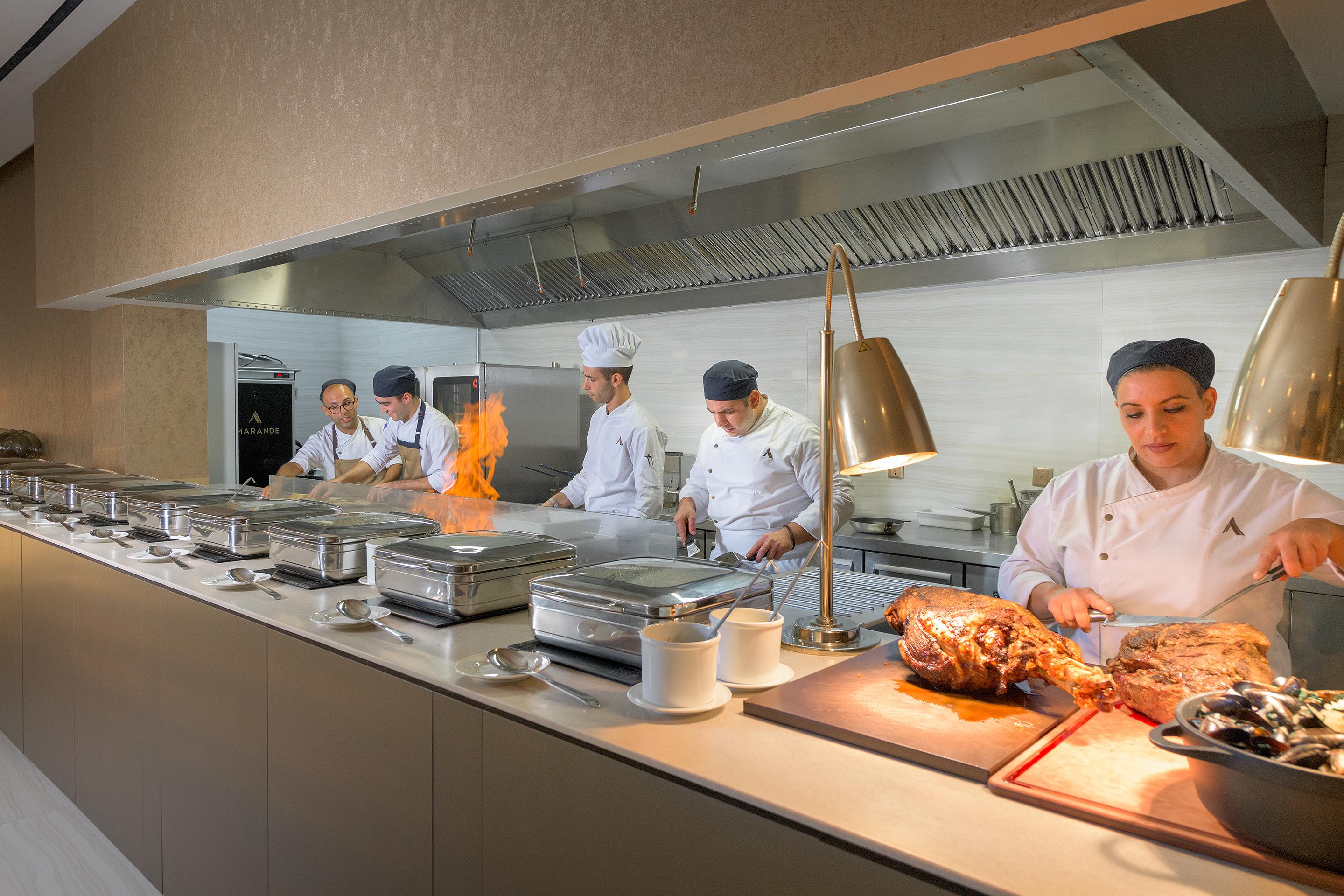 ホテル Amarande (Adults Only) アヤナパ エクステリア 写真 A buffet at a hotel