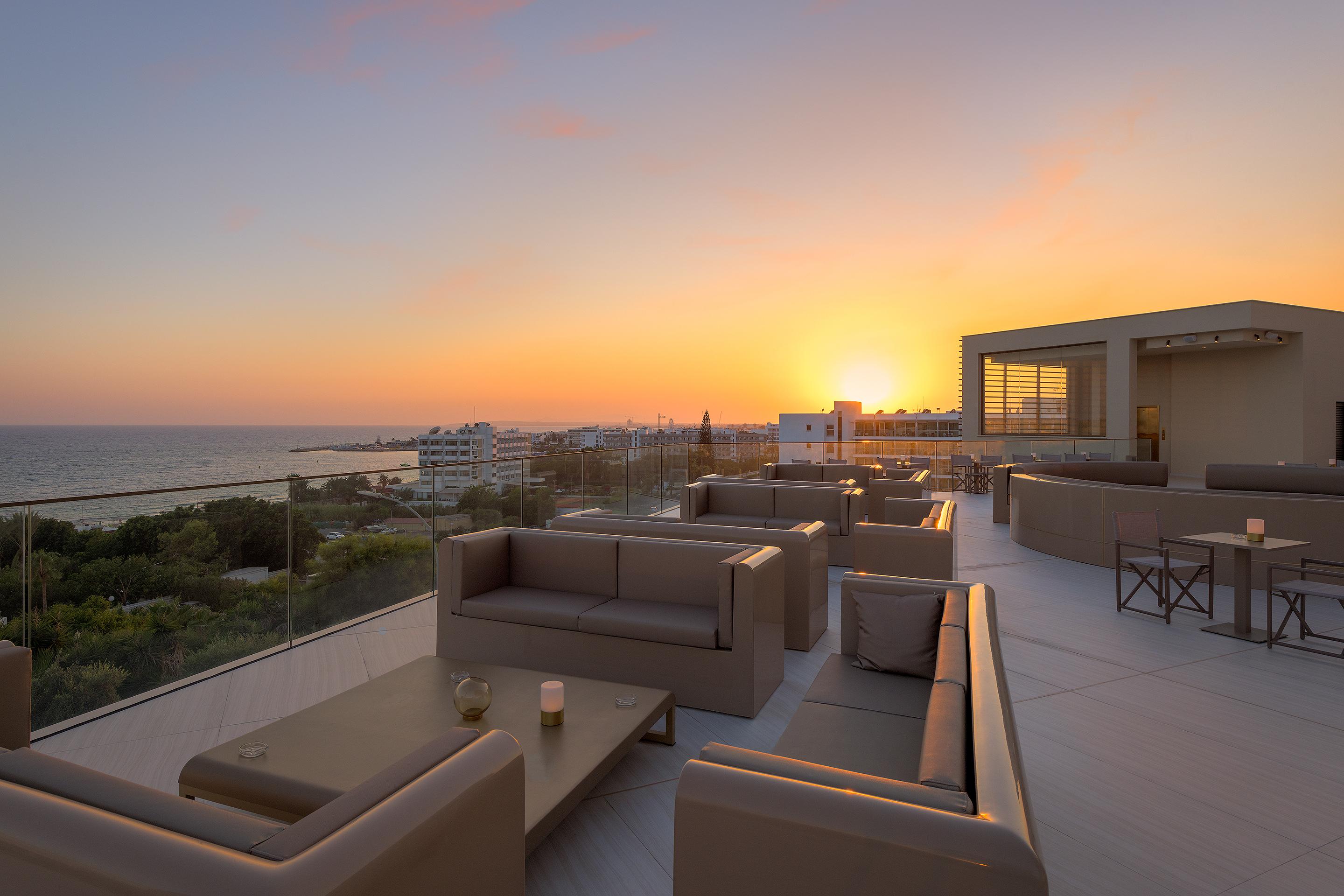ホテル Amarande (Adults Only) アヤナパ エクステリア 写真 Rooftop bar at the hotel