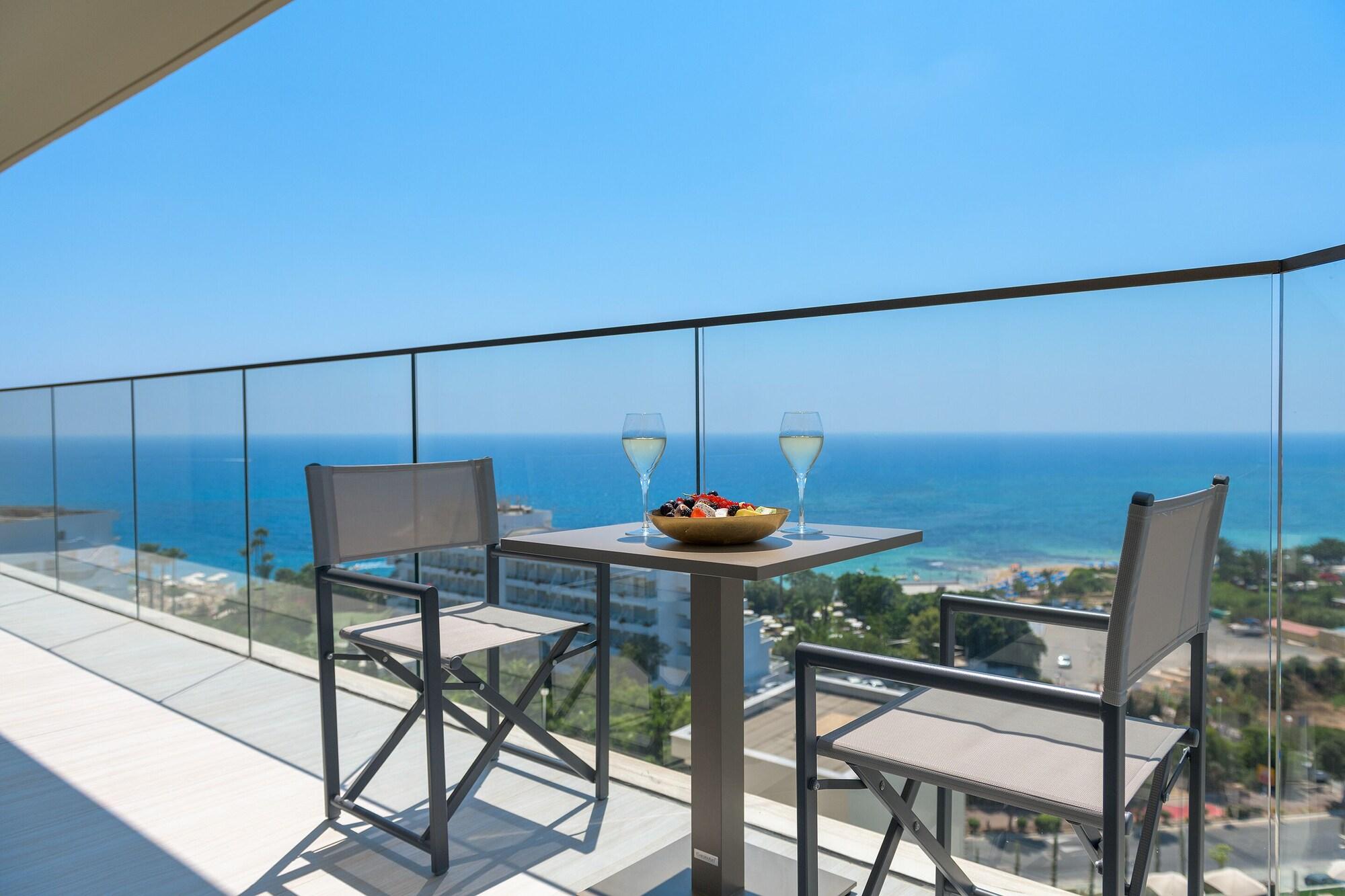 ホテル Amarande (Adults Only) アヤナパ エクステリア 写真 A balcony