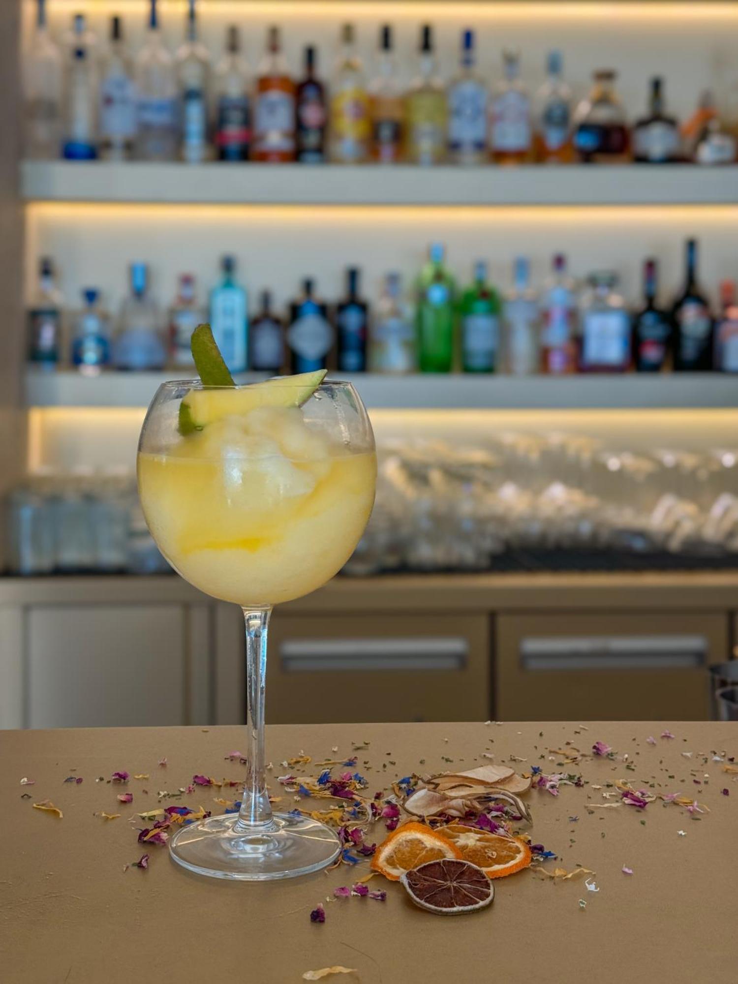 ホテル Amarande (Adults Only) アヤナパ エクステリア 写真 A Hugo cocktail