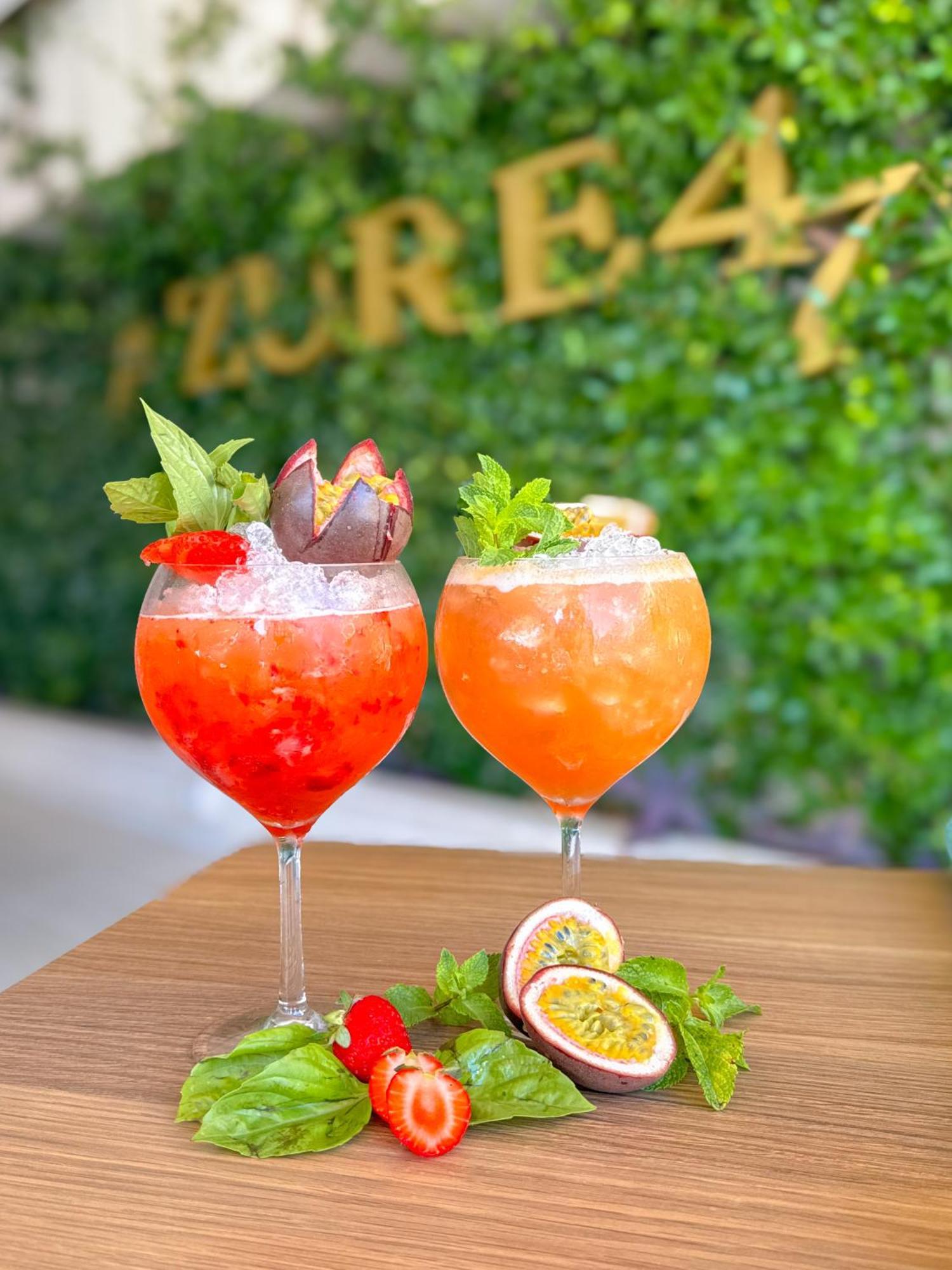ホテル Amarande (Adults Only) アヤナパ エクステリア 写真 A strawberry bellini (left) and a bellini with passionfruit