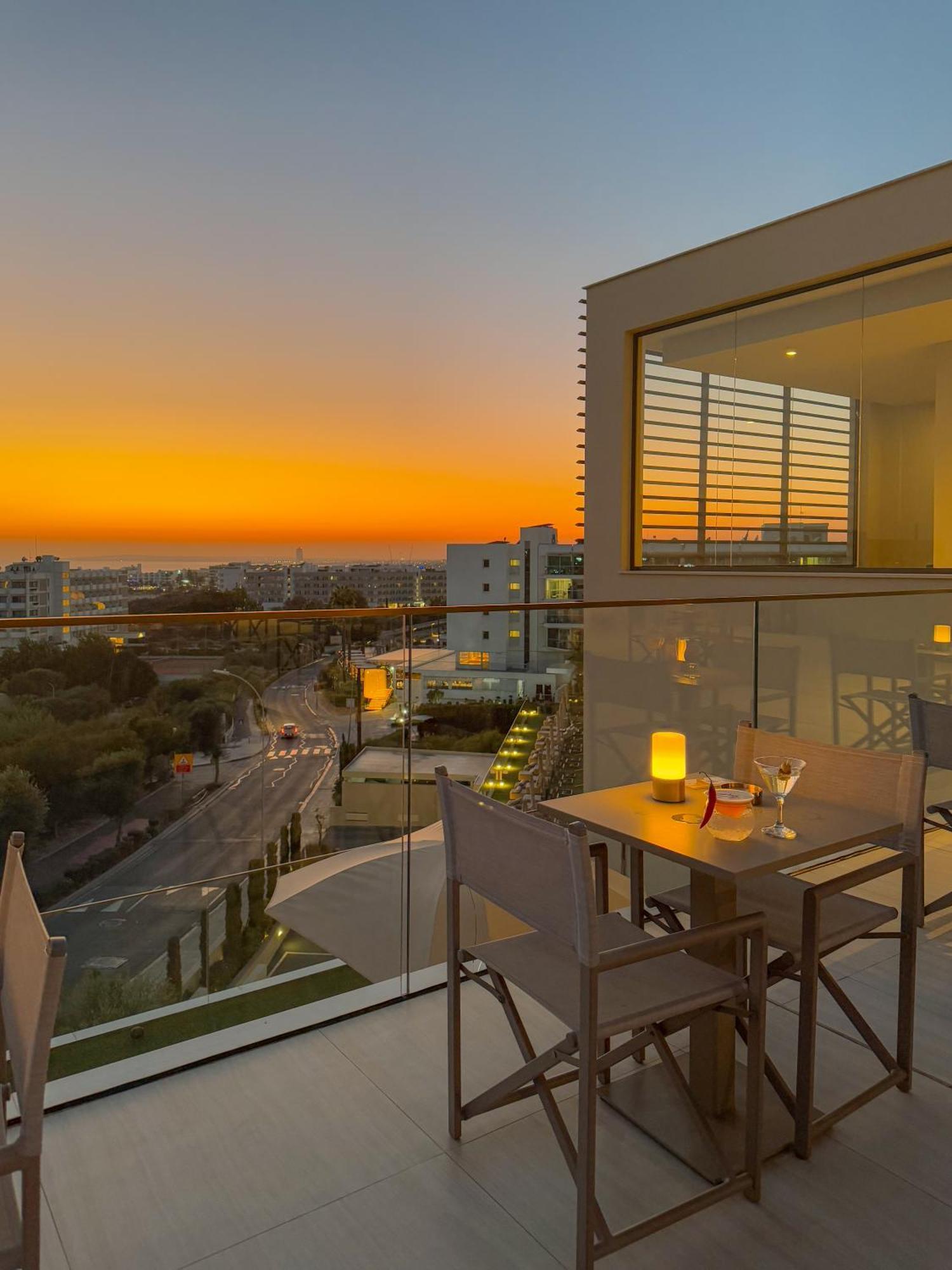 ホテル Amarande (Adults Only) アヤナパ エクステリア 写真 Sunset at the Westin La Paloma