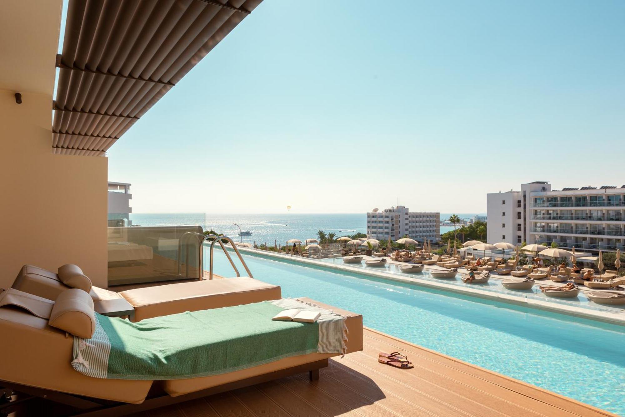 ホテル Amarande (Adults Only) アヤナパ エクステリア 写真 A view from a room at the hotel
